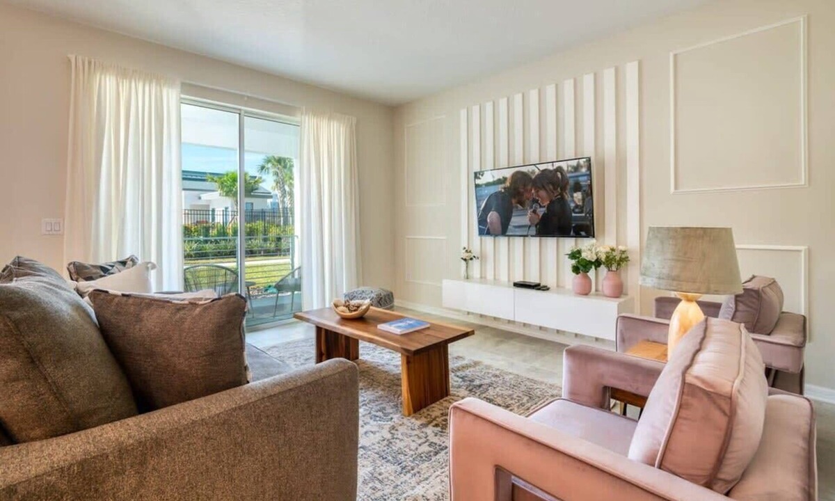 Kissimmee Apartment | Urban Elegance - Modern Retreat