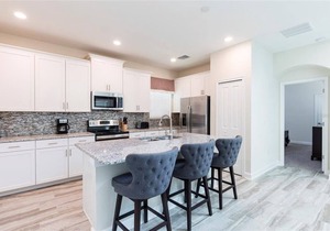 1577SW: Amazing 5bd/5bath home! Sleeps 13 w/pool and jacuzzi!