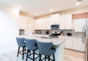 1577SW: Amazing 5bd/5bath home! Sleeps 13 w/pool and jacuzzi!