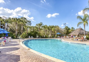 1st floor condo w/gym, restaurant, sauna, tennis court, limited-mobility access