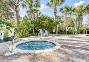 1st floor condo w/gym, restaurant, sauna, tennis court, limited-mobility access