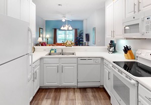 1st floor condo w/shared pools, gym, basketball court, sauna, near theme parks