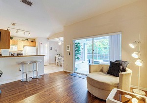 3 Bedroom 3 Bathroom Villa with South facing pool 15 miles from Disney.