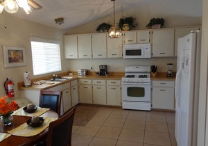 3 BR Private Pool Home 5miles from Disney - Free Pool + Spa Heat & Gas Grill