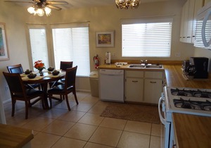 3 BR Private Pool Home 5miles from Disney - Free Pool + Spa Heat & Gas Grill
