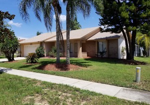 3 BR Private Pool Home 5miles from Disney - Free Pool + Spa Heat & Gas Grill