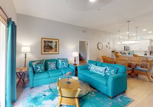 3rd floor condo w/restaurant, balcony, near theme parks, sauna, shared pools