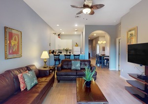 3rd floor condo w/restaurant, pools, basketball court, near theme parks, gym