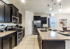 6 BED | 4 BATH Wealth Villa w/Gamesroom & POOL 7049Oak