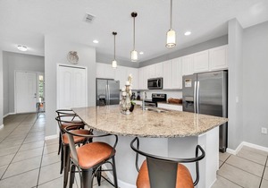 Amazing HOME W/POOL, GAME ROOM NEAR DISNEY, 8 BEDS