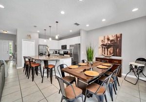 Amazing HOME W/POOL, GAME ROOM NEAR DISNEY, 8 BEDS