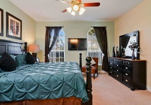 BEAUTIFUL 6 BED/6 BATH HOME IN FORMOSA GARDENS