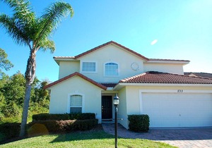 CARDINAL'S HIDEAWAY: 4 bed/4bath secluded lake view disney home