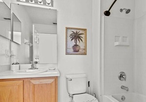 Charming 4-bedroom w/ pool, spa