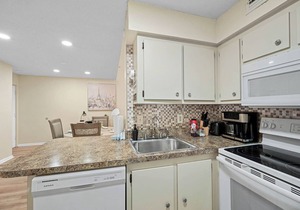 "Discover the Best of Orlando at 3648 Apartment: Your Perfect Vacation Home!"