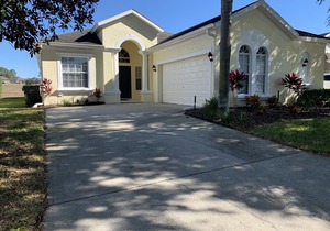 Disney 4 Bedrooms with Pool, 8 miles from Disney!