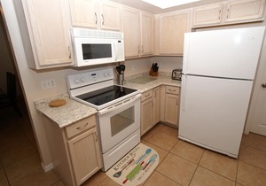Dream Home with Pool Near Disney World! 4BR- 2BA Sleeps 8