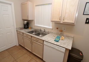 Dream Home with Pool Near Disney World! 4BR- 2BA Sleeps 8