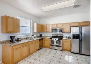 Exquisite 4 bed 3 bath Pool Home with Games Room| Carpet Free!