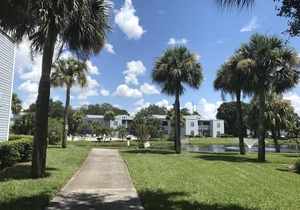 Home away from Home Luxury 2 bed/2bath Country Club Condo