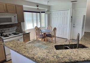 Minutes to Disney. House with pool on Golf Course with Lake Access