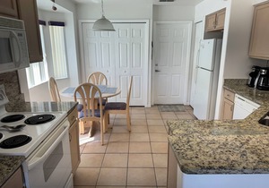 Minutes to Disney. House with pool on Golf Course with Lake Access