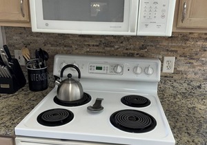 Minutes to Disney. House with pool on Golf Course with Lake Access