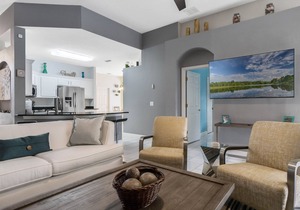 Newly furnishedl pool and spa property for up to 8 guests