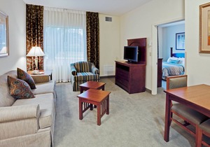 Only 1.5 Miles from Orlando International Airport + 24 Hour Business Center | 25 Minutes to Disney World