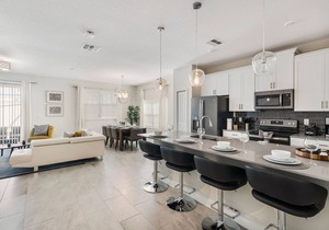 Pet-Friendly 5BR Retreat: Private Pool, Sleeps 11 - 8931
