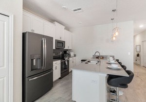 Pet-Friendly 5BR Retreat: Private Pool, Sleeps 11 - 8931