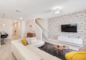 Pet-Friendly 5BR Retreat: Private Pool, Sleeps 11 - 8931