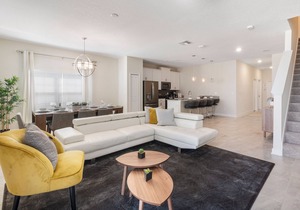 Pet-Friendly 5BR Retreat: Private Pool, Sleeps 11 - 8931