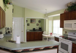SOLAR HEATED POOL! minutes from Disney, Work from home in Florida!