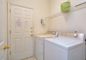 SPACIOUS BEDROOM, PRIVATE POOL, VERY CLOSE TO THEME PARKS & ATTRACTIONS