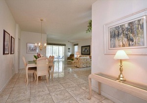 SPACIOUS BEDROOM, PRIVATE POOL, VERY CLOSE TO THEME PARKS & ATTRACTIONS