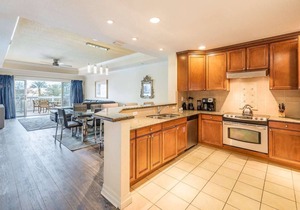 Spacious Elegant Condo with Private Balcony at Reunion