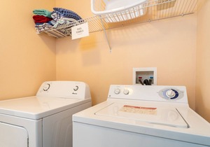 Spacious Pool Home with Games Room Only 10 Minutes from Disney