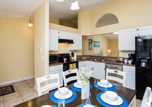 Three Bedroom 2 Bathroom Vacation home minutes away from the Parks