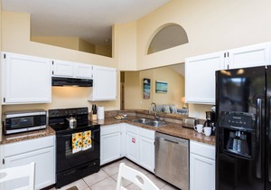 Three Bedroom 2 Bathroom Vacation home minutes away from the Parks