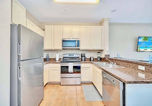 Upstay: 2BR Condo with Hot Tub, Pool & Sauna—for 6