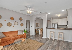 Upstay Large Family Condo w Hot Tub, Pool, Sauna