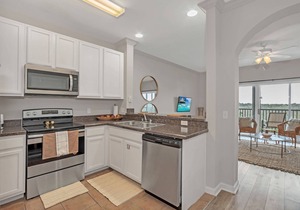 Upstay Large Family Condo w Hot Tub, Pool, Sauna