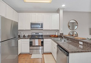 Upstay Large Family Condo w Hot Tub, Pool, Sauna