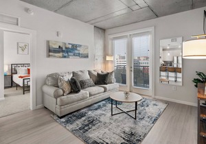 Wonderful King Downtown 2Bed 2Bath Downtown /Pool.