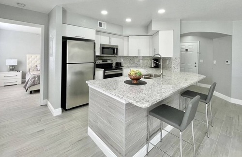 Metro West Condo | 1 Bedroom Condo 378503 by Houzlet