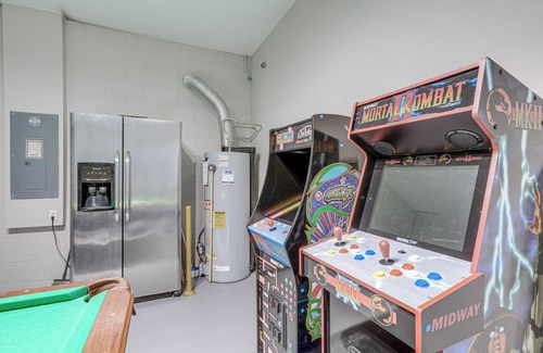Loughman House | 10 Mi to WDW: Family Home w/Game Room & Pool!