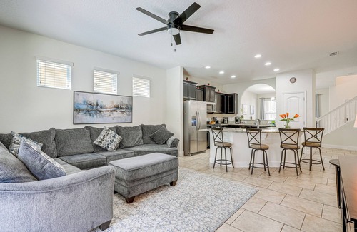 Loughman House | 10 Mi to WDW: Family Home w/Game Room & Pool!