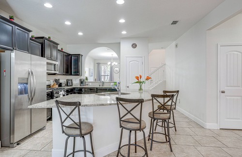 Loughman House | 10 Mi to WDW: Family Home w/Game Room & Pool!