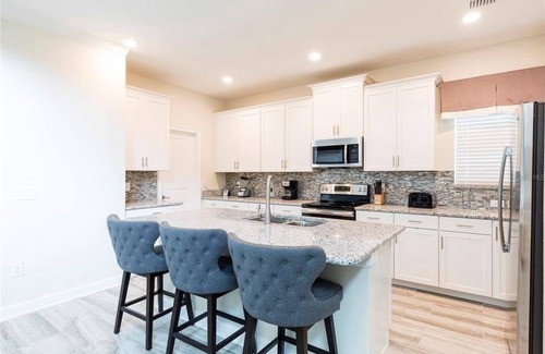 Davenport House | 1577SW: Amazing 5bd/5bath home! Sleeps 13 w/pool and jacuzzi!